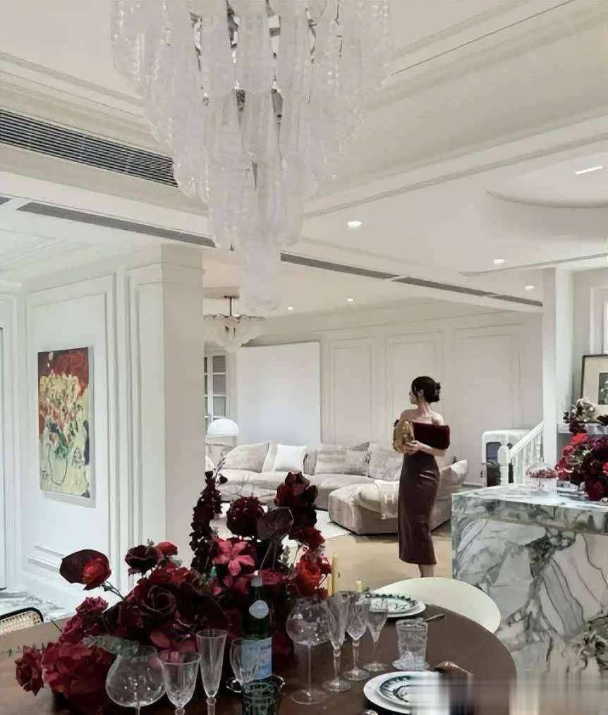 照一细节暴露现状难怪看不上冯绍峰不朽情缘试玩网站37岁倪妮圣诞晒(图4)