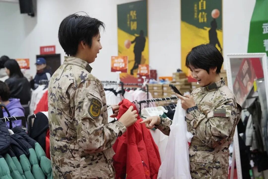 促消费”专场活动走进驻闽武警部队、海军部队mg不朽情缘专属优惠！“闽货进军营·双拥(图4)